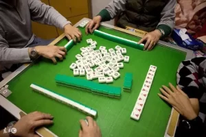 在888棋牌广东麻将中，掌握基本规则是进行游戏的基础